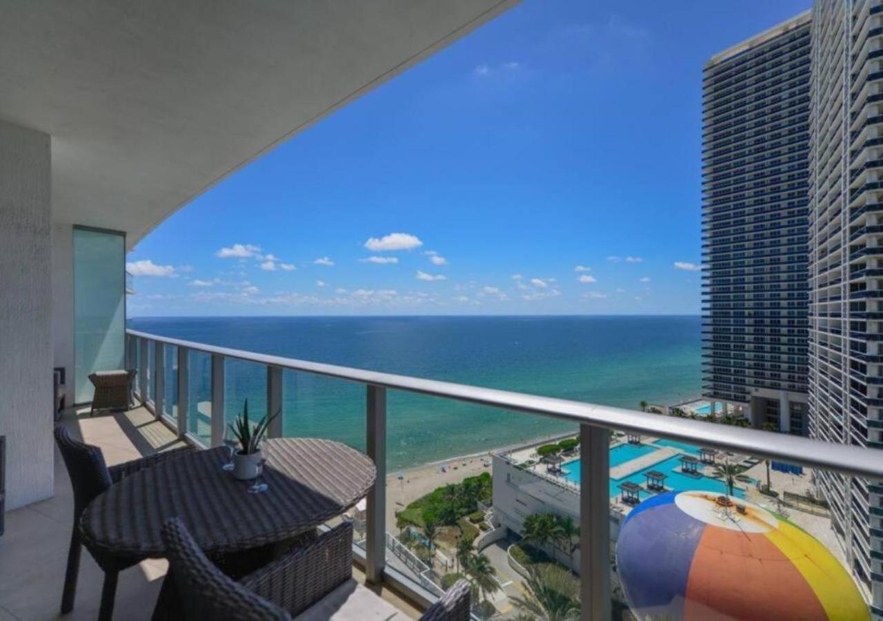 Beachfront Condo With Mesmerizing Views Hollywood Eksteriør billede