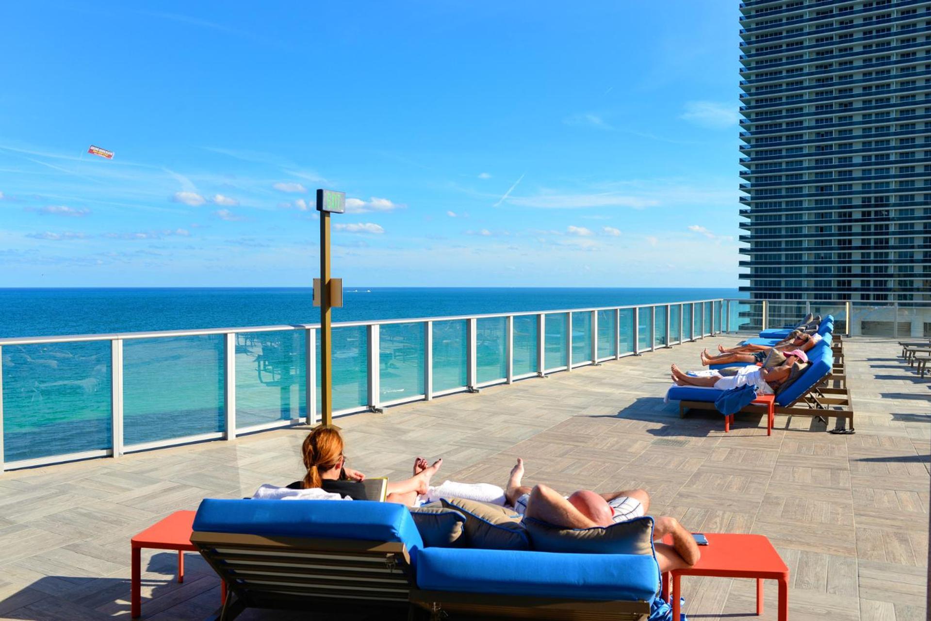 Beachfront Condo With Mesmerizing Views Hollywood Eksteriør billede